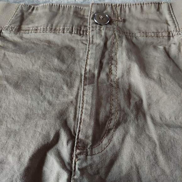 Shorts - Picture 2 of 6